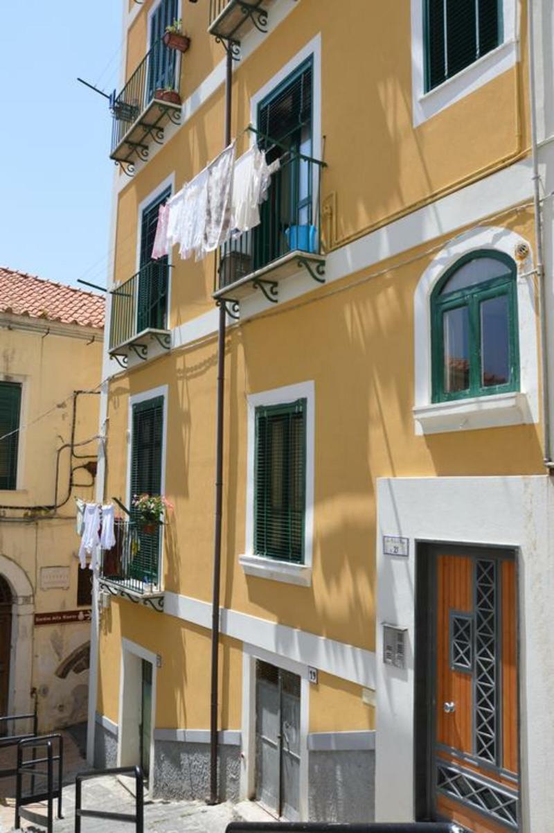 Bed And Travel Apartment La Minerva Suite Salerno Buitenkant foto