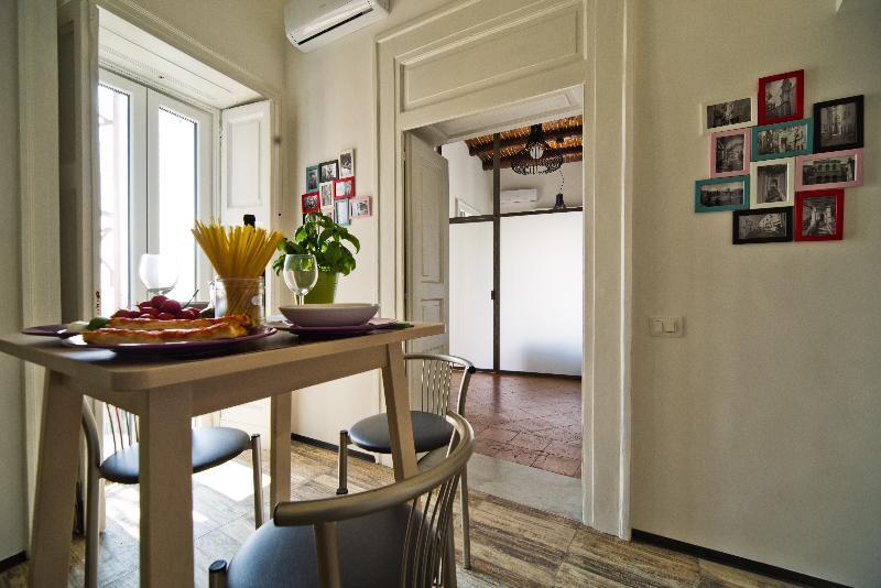 Bed And Travel Apartment La Minerva Suite Salerno Buitenkant foto